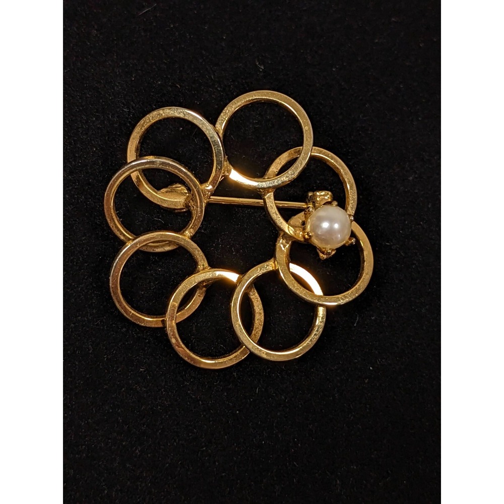 Vintage Gold Tone Circle Wreath Brooch Faux Pearl MCM Openwork Pin